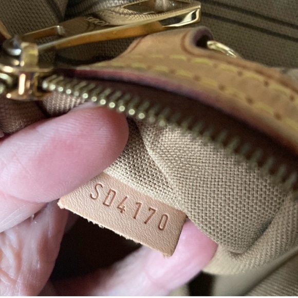 Louis Vuitton Classic Monogram Hobo Bag - Picture 5 of 6